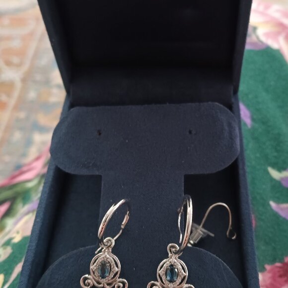 Beautiful Disney enchanted Cinderella sapphire carriage earrings - Picture 3 of 4